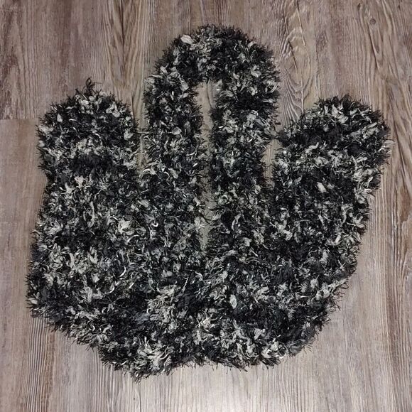 Black and White  fuzzy winter scarf - Picture 5 of 5